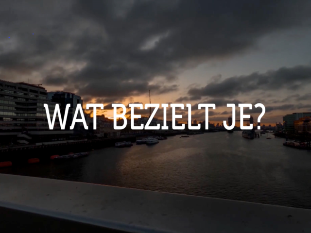 WAT BEZIELT JE   met   Betty Pennings